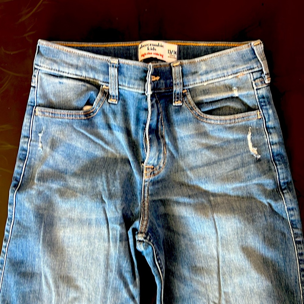 Abercrombie kids jeans, high-rise wide leg size 13/14. Like new condition.